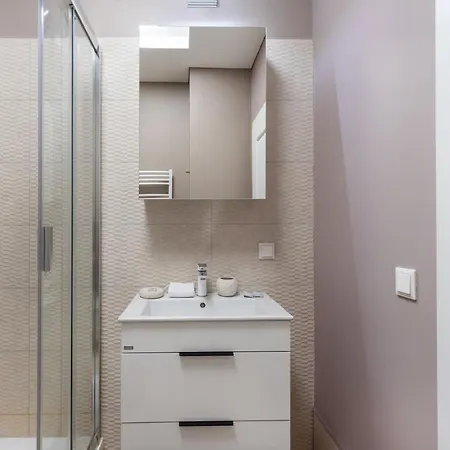 Prestigious 2 Bedr Ap In Old Town By Reside Baltic *